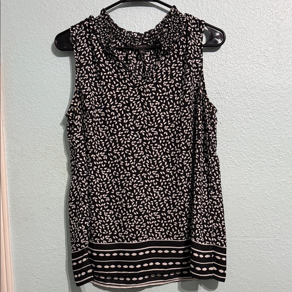 Talbots Sleeveless black white blouse shirred V neckline size M